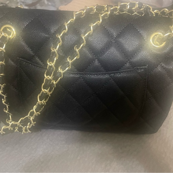 Hello selling the classic chanel flap bag - Picture 2 of 4